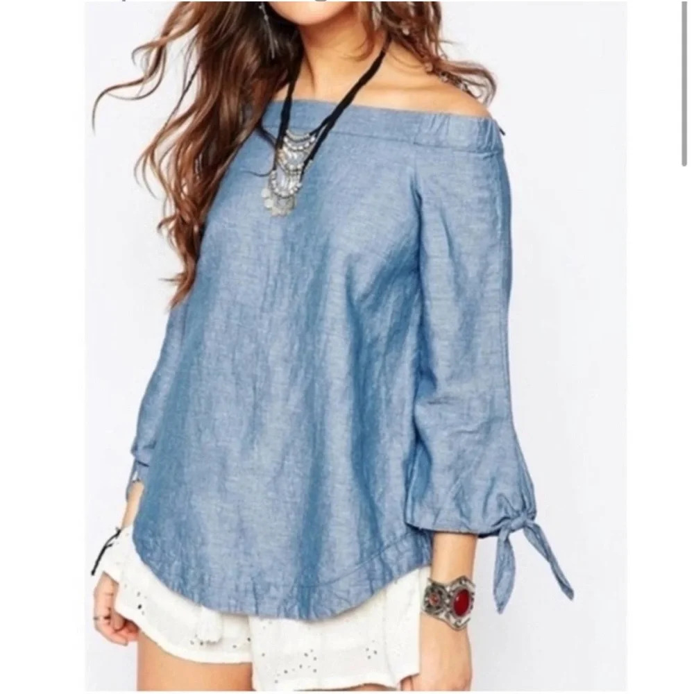 Free People off shoulder linen blend blue‎ chambray top. Size Small.